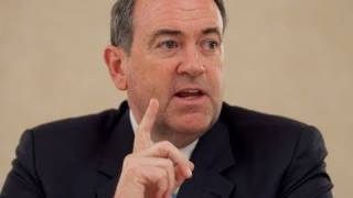 Huckabee Slams Obama on Defense of Marriage Act