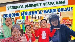 YEAY!! DIJEMPUT MAMI BUAT BORONG MAINAN \u0026 MANDI BOLA SAMBIL NAIK VESPA🛵🤹‍♀️