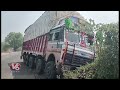 road incident in mancherial car and lorry hits each other v6 news