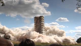 Failed building demolition in slow motion [ Philips area, Eindhoven, 01.09.2012 13:00]