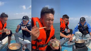 【Island Brothers】新鮮的魚就得現抓現吃，剛上水的泥猛魚搭配糟柏醋火鍋能讓你回味無窮#gofishing #fishing #趕海 #户外赶海 #food