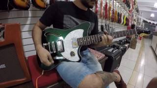 Guitarra Tagima Jet Blues Deluxe com ponte Bigsby