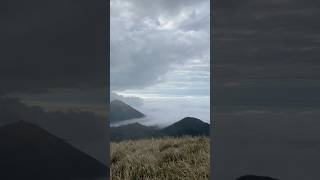 縮時攝影 山嵐流雲：大自然光影的絕美饗宴Mountains and Clouds: A Breathtaking Symphony of Light and Nature