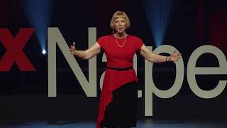 Reading minds through body language | Lynne Franklin | TEDxNaperville
