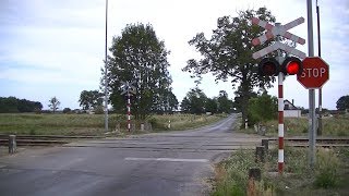 Spoorwegovergang Siedlisko Czarnkowskie (PL) // Railroad crossing // Przejazd kolejowy