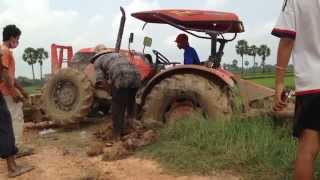 Wow!! Amazing Tractor Kubota M6040SU in Difficult Situation