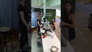 Olivia Rodrigo ordering a mango green tea with mango boba 🧋(Comebuy Hamburg)