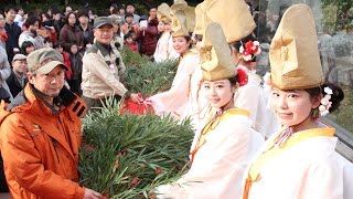 天王寺動物園に今宮戎神社「十日戎」の福娘