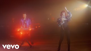 Purple Disco Machine, Sophie and the Giants - In The Dark (Performance Video)