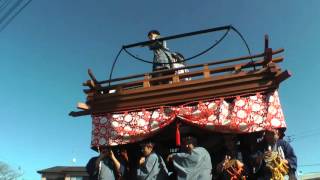 麻生の山車曳き祭 大麻神社例大祭2015　年番引継ぎ日　蒲縄地区の山車、筑波銀行駐車場前の信号クリアーでほっ。　00027