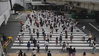 JR大阪駅　御堂筋南口前横断歩道　2022年6月16日 15時30分頃