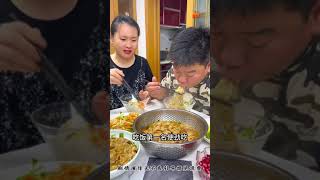 Soybean-vegetarian cold salad with green peppers, stir-fried pork belly and stew are all delicious.