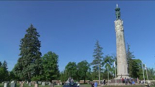 Community honors those who served, sacrificed at Toledo Memorial Park
