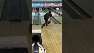 【ボウリング】絞る男【両手投げ】#short #shorts #bowling #ボウリング #両手投げ #ボーリング #ストライク