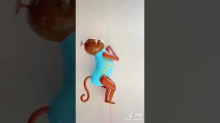 Mainan monyet memanjat