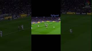 Cristiano Ronaldo sends a free kick 💨 🤯#realmadrid #laliga
