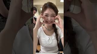 IVE 李瑞 可愛甜笑 Liz 背後偷看 Leeseo Cute Smile When Liz Behind