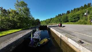 MAYFLY passes through a lock on the Ballinamore \u0026 Ballyconnell Canal - ECO SHOWBOAT August 2022