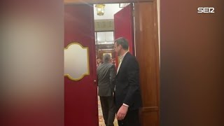 Ovación a Santos Cerdán y a Óscar Puente al entrar en la sala del Gobierno