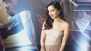 Grand Entry Of shraddha kapoor at trailer launch of film saaho