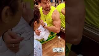 Tiger Shroff playing with his bicep😱 Tiger Shroff new Instagram video