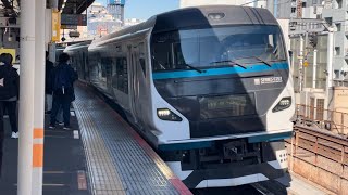 E257系2000番台ｵｵNA-13編成＋ｵｵNC-31編成が回送電車として赤羽駅3番線を通過するシーン（2024.12.15.11:33）