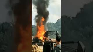 Excavator terbakar. #excavator #short #keretaapikita #kebakaran