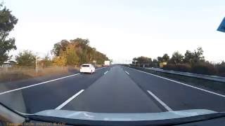 高速道路にダチョウ!? Ostrich on highway?-Highway accident