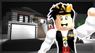 Delivering Food From My Cafe In Bloxburg Roblox Roleplay - 