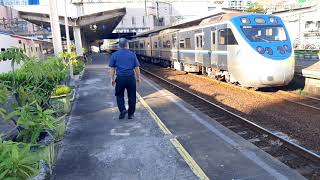 8771次樹林發車經由海線成追線山線開往成功的EMU3000型十二輛編組EMU3001皮蛋豆腐號，此次運用群首度跑海線成追線山線到成功，和1217次開往苗栗的EMU807+EMU808微笑號區間車