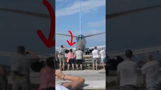 Extreme Jet Blast blowing People away at Maho Beach, St. Maarten.