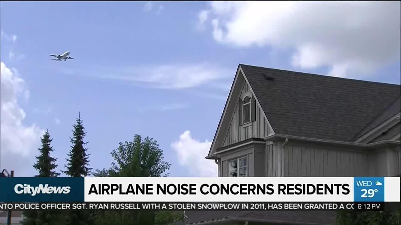 Airplane Noise Concerns Residents - YouTube