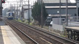 名鉄犬山線　徳重・名古屋芸大駅1番ホームを2000系名鉄特急ミュースカイが通過　2番ホーム6800系普通が到着