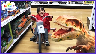 TOYS HUNT at Toys R Us Ryan ToysReview! Giant Life Size Dinosaur kids toy store! Family Fun Trip