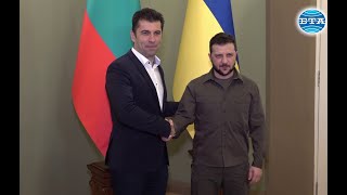 Премиерът Кирил Петков разговаря с украинския президент Володимир Зеленски