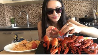 MUKBANG: Eating CrayFish first time🦞 🍜