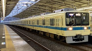 小田急8000形8061F(ﾊｲﾌﾞﾘｯﾄﾞSiC)+8261F〔各駅停車 新百合ヶ丘行き／小田急永山駅到着・発車〕