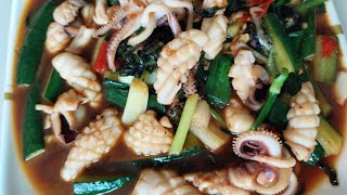 Stir fried spicy squid ปลาหมึกผัดพริกขี้หนู