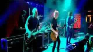 Foo Fighters - Long Road To Ruin (live on Friday Night)