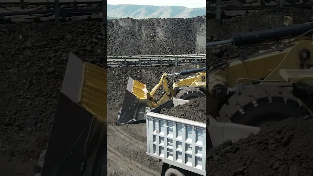 Caterpillar 992g Wheel Loader Loading Coal On Trucks