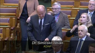 Simicskó István napirend előtti felszólalása és Soltész Miklós válasza