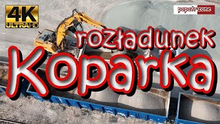 Koparka. Rozładunek wagonów. Bocznica kolejowa w Rembertowie #excavator #railway #drone #poland