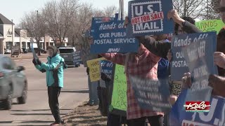 'U.S. Mail is not for sale': Postal workers rally in Sioux Falls