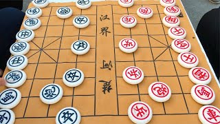 老大爷公园下棋虐服小伙，处处都是进攻棋，小伙被杀得防不胜防