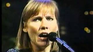 Iris Dement Performs "Our Town"