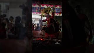 കൈ കൊണ്ട് തീ വാരി എറിയുന്നത് കണ്ടോ 😳🤷🏼‍♂️ Agni Gandakarnnan theyyam#theyyamgodsowncountry #theyyam