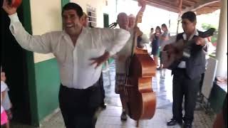 Grupo los Ramirez / bailando molienda ( música de cuerdas )