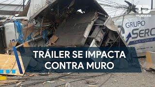 Tráiler se impacta contra muro en la Carretera a Laredo en Apodaca y queda destrozado