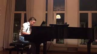 Pianist Sebastiaan speelt all of me van John Legend