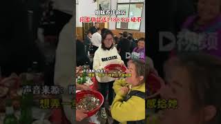 11月30日，浙江丽水。女子搬家闺蜜端盆送1188.8元硬币：想弄一个不一样的仪式感